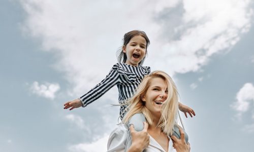 Πώς οι μικρές καθημερινές στιγμές φέρνουν την ευτυχία στους γονείς;