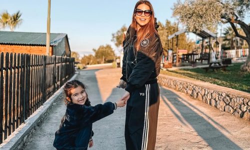 Ελένη Χατζίδου: Δείτε το εντυπωσιακό χριστουγεννιάτικο δέντρο που στόλισε με την οικογένειά της