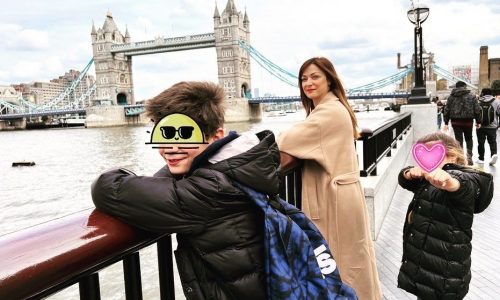 «Τα συμπαθώ αυτά τα παιδιά»: Η Έμιλυ Κολιανδρή μιλά με ειλικρίνεια για τη σχέση της με τα παιδιά της