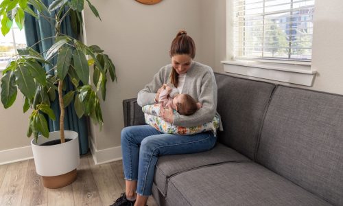 Θηλασμός με άνεση: Όλα όσα χρειάζεται μια νέα μαμά