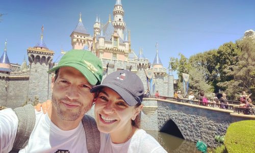 Η Mila Kunis αποκαλύπτει τον βασικό κανόνα που έχει με τον Ashton Kutcher στην ανατροφή των παιδιών