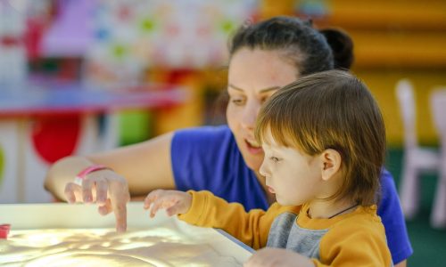 Μήπως το παιδί σας βρίσκεται στο φάσμα του αυτισμού; 4 βήματα που πρέπει να ακολουθήσετε