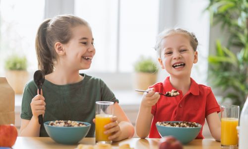 10 θρεπτικά συστατικά που δεν πρέπει να λείπουν από την διατροφή των παιδιών