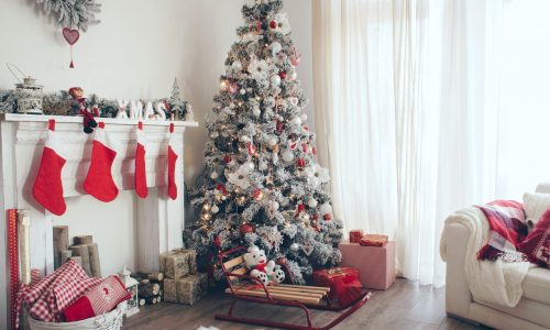 Γιορτινό σαλόνι: Ιδέες διακόσμησης πέρα από το χριστουγεννιάτικο δέντρο