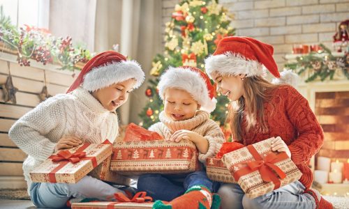 Τι συμβαίνει όταν οι γονείς δίνουν υπερβολικά πολλά δώρα στα παιδιά τους - Τρεις βασικές συνέπειες