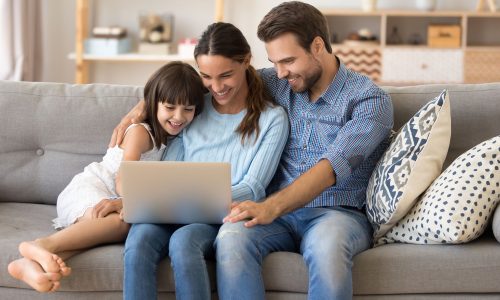 Μεγαλώνοντας παιδιά στην εποχή της AI: Η λεπτή γραμμή ανάμεσα στη στήριξη και την υπερεξάρτηση