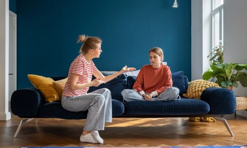 ΔΕΠΥ και εφηβεία: 4 τρόποι να μειώσεις τις εντάσεις και να βελτιώσεις την επικοινωνία στο σπίτι