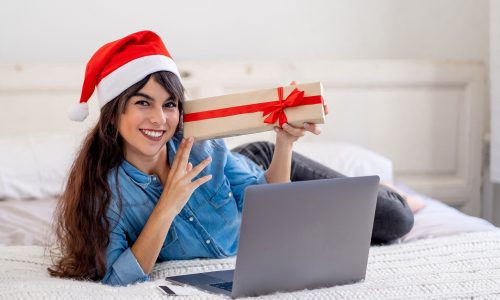 Ναι, αφήνω το ChatGPT να διαλέξει δώρα για την οικογένειά μου και είμαι πιο ήρεμη από ποτέ