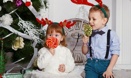 Ασφαλή Χριστούγεννα για παιδιά με αλλεργίες: Βασικές συμβουλές από παιδοαλλεργιολόγο