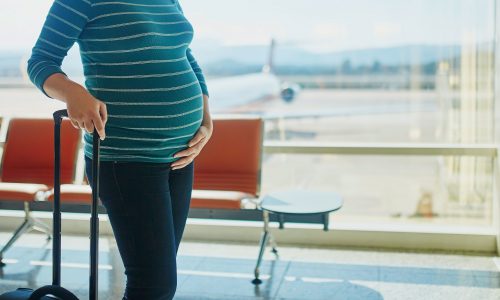 Εγκυμοσύνη και ταξίδι: 5 συμβουλές για άνετες και ασφαλείς διακοπές