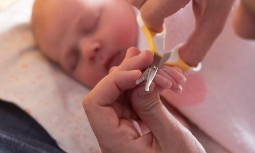Υπάρχουν tips για να κόψω τα νυχάκια του μωρού;