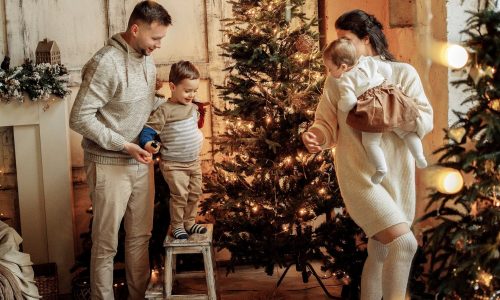 Πώς να κρατήσετε τα παιδιά σας ασφαλή τις γιορτές - Ο οδηγός μιας μαμάς