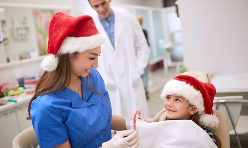 4 χριστουγεννιάτικες συνήθειες για υγιή παιδικά δοντάκια