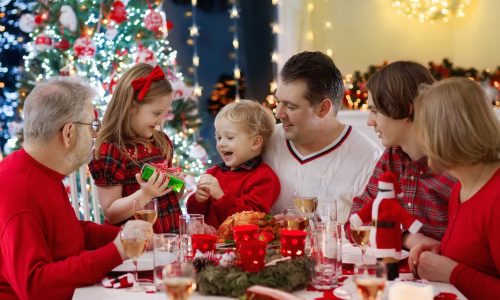 Πώς να κάνετε τα παιδιά σας χαρούμενα κι αυτά τα Χριστούγεννα με περιορισμένο budget