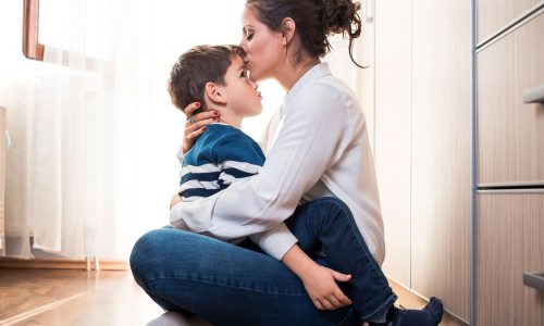 Ενοχές μαμάς: 6 τρόποι να τις διαχειριστείτε για να απολαμβάνετε κάθε στιγμή με το παιδί σας