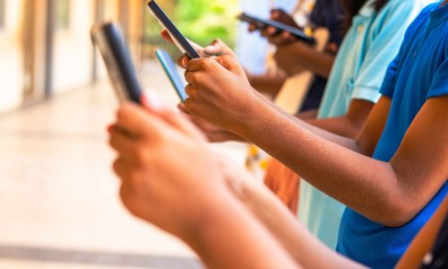 Η Αυστραλία απαγορεύει τα social media στα παιδιά κάτω των 16 ετών