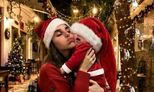 Παυλίνα Βουλγαράκη: Το τραγούδι που θα αφιερώσουν όλες οι μαμάδες στα μωρά τους τα Χριστούγεννα