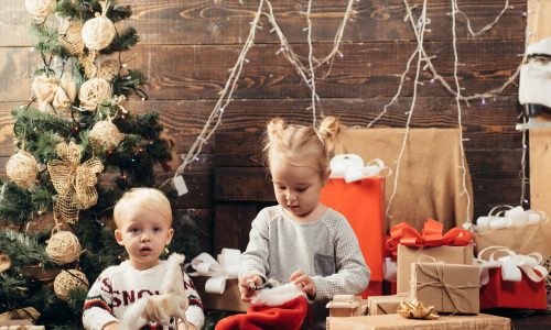 Η γιορτινή στρατηγική που αν εφαρμόσουν οι γονείς θα αλλάξει όλο το παιχνίδι στα δώρα