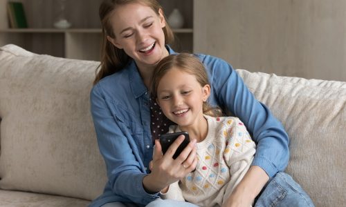 Οι Gen Z γονείς αλλάζουν τους κανόνες της σύγχρονης γονεϊκότητας