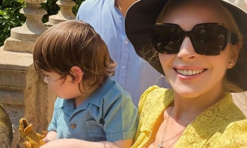 Οι νέες φωτογραφίες της Lindsay Lohan δείχνουν το κοινό πάθος που έχει με τον γιο της