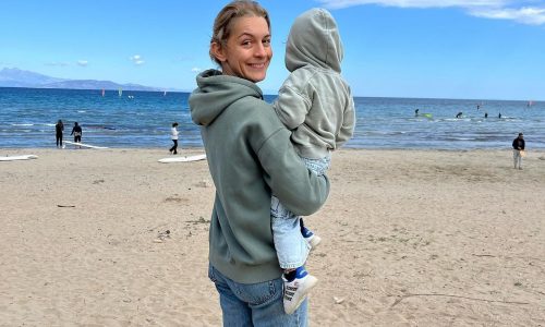 Η Γιούλικα Σκαφιδά αναρωτιέται: «Την ενοχή της μαμάς ... μαθαίνεις να τη διαχειρίζεσαι;»