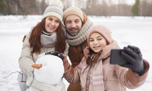 Το 41% των κοριτσιών θα προτιμούσε να ακυρώσει τις διακοπές από το να χάσει το WiFi