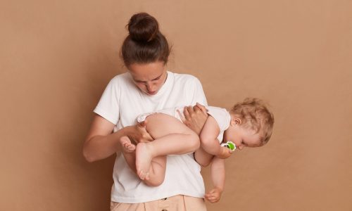 Πότε να αλλάζω την πάνα - πριν ή μετά το γεύμα;