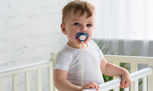 Πότε είναι η κατάλληλη στιγμή να «κόψουμε» την πιπίλα;