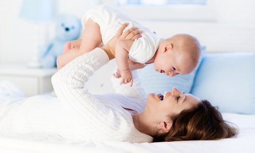 Δεν κακομαθαίνετε το μωρό σας όταν το αγκαλιάζετε - Το λέει και η επιστήμη