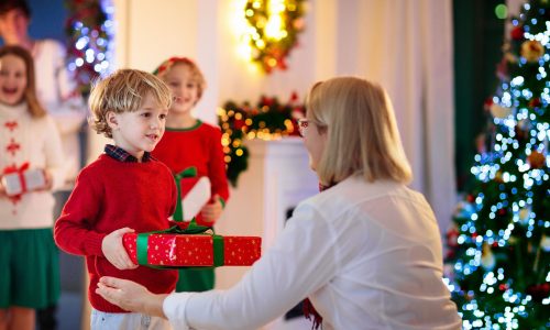 11 χριστουγεννιάτικα δώρα για παππούδες και γιαγιάδες που δεν θα ξεχάσουν ποτέ