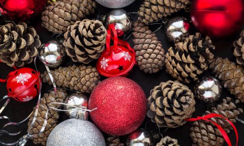 Χριστουγεννιάτικη διακόσμηση με κουκουνάρια: 17 ιδέες για ζεστή γιορτινή ατμόσφαιρα