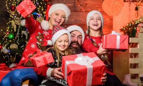Χριστούγεννα χωρίς δώρα για τα παιδιά; Γονείς εξηγούν γιατί στηρίζουν το «no-gift» μοντέλο