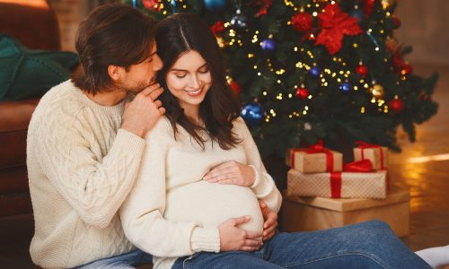 8 λόγοι που η εγκυμοσύνη μέσα στις γιορτές είναι ό,τι καλύτερο σου έχει συμβεί