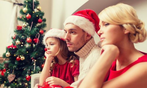 Χριστούγεννα χωρίς γκρίνια και δράματα: Συμβουλές από ειδικό για ήρεμες γιορτές με την οικογένεια