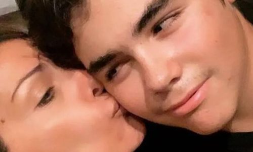 Η Δέσποινα Βανδή δεν μπορεί να αντισταθεί στα μελομακάρονα του γιου της:«Γιώργο, έχουμε καταστραφεί»