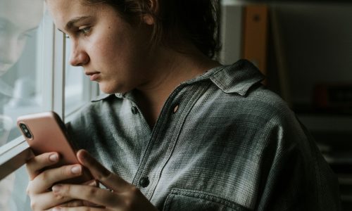 Τα σημάδια που μαρτυρούν ότι το παιδί σας αντιμετωπίζει προβλήματα ψυχικής υγείας