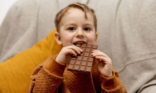 Τι τρώνε πραγματικά τα νήπια 16 - 18 μηνών; Έρευνα αποκαλύπτει