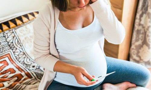 Πυρετός στην εγκυμοσύνη: Τι πρέπει να γνωρίζουν οι μέλλουσες μαμάδες, σύμφωνα με ειδικό