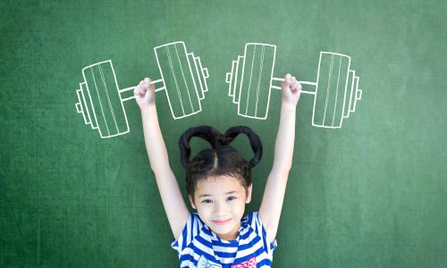 4 τρόποι που βοηθούν τα κορίτσια να ακούν και να εμπιστεύονται τον εαυτό τους