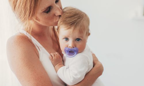 Πότε πρέπει τα παιδιά να σταματήσουν να χρησιμοποιούν πιπίλες;