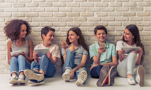 Απαγόρευση κινητών στο σχολείο: Τι πιστεύουν οι έφηβοι, σύμφωνα με έρευνα