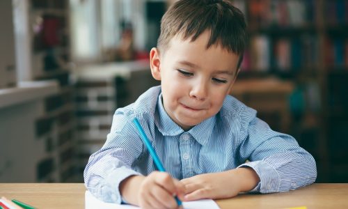 Φίλοι δια αλληλογραφίας: Η επιστροφή της αλληλογραφίας και γιατί αξίζει να το δοκιμάσουν τα παιδιά
