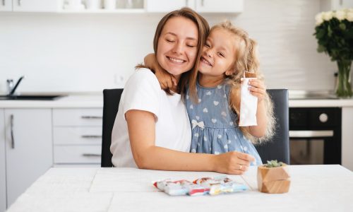 Σνακ για παιδιά: Πόσα, πότε και σε ποια ποσότητα είναι τα σωστά