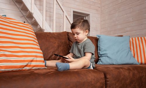 Χρόνος οθόνης και παιδιά 2 -18 ετών: Οδηγίες για γονείς από την Αμερικανική Παιδιατρική Ακαδημία