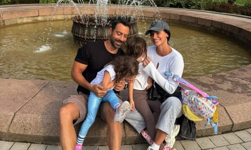 Μπόμπα – Τανιμανίδης: Τα σχολεία ήταν κλειστά και οι δίδυμες ακολούθησαν το πρόγραμμά τους