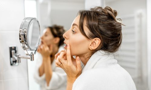 Ούτε η ζάχαρη ούτε το άγχος: Αυτή είναι η καθημερινή συνήθεια που επιταχύνει τη γήρανση