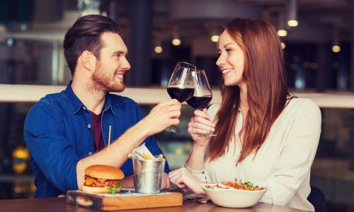 Κάντε τα ραντεβού εβδομαδιαία συνήθεια: 5 ιδέες για να κρατήσετε τον γάμο σας «ζωντανό»