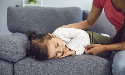 Πώς να εξασφαλίσετε επαρκή ύπνο για τα παιδιά παρά το σχολείο και τις δραστηριότητες