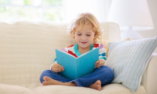 5 κόλπα για να κάνεις τα παιδιά σου να αγαπήσουν τα βιβλία