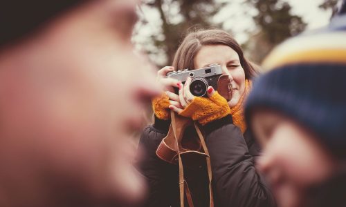 Γιατί το να είσαι «αρκετά καλός» γονιός μπορεί να είναι η πιο υγιεινή επιλογή το 2026